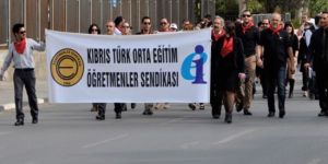 Öğretmenler meclise yürüdü