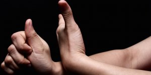 İki toplumlu işitme engelli gençlerden ortak oyun