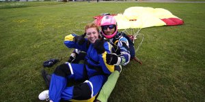 Barınak için paraşütle atladı!