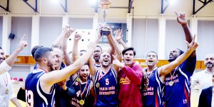 YDÜ kupaları topladı