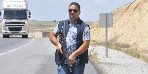 Girne’de Senak Kuyumcu’yu soyan iki İranlı soyguncunun, elini kolunu sallayarak Ercan Havalanı’ndan ülkeyi terk etmesi, ‘iç güvenlik tartışması’ ile birlikte aydınlatılmayan olayları da yeniden gündeme taşıdı.