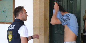 12 şişe şampanya çaldı