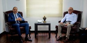 Özersay "envanter sayımı" kararını Talat'a anlattı