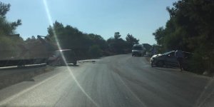 İki araç yüz yüze çarpıştı