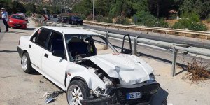 İki araç yüz yüze çarpıştı: 1'i ağır 3 yaralı