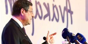 “Anastasiadis tezlerinde ısrarcı”