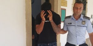 Tahsil ettiği paraları çalmakla suçlanıyor