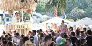 Eğlence plaja iniyor