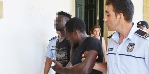 'Öğrenciler' askeri bölgede yakalandı