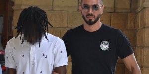 Evinde 1 gram uyuşturucu çıktı