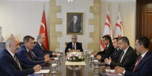 Saray'da partilerle 'müzakere' zirvesi