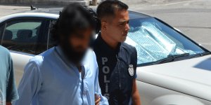 Suçüstü yakalandı, “Sadece oturuyordum” dedi