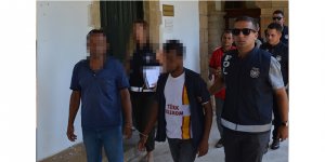 Görevli askerlere yakalandılar