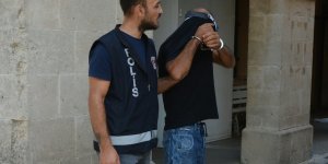 Kaza yaptı, poşetteki uyuşturucuyu attı