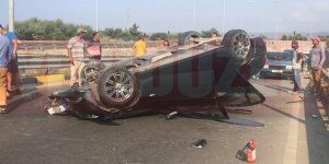 Bariyerlere çarpıp takla attı