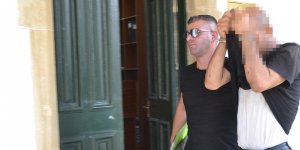 ‘Eve gitmeyen oğlunu bıçakla tehdit etti’