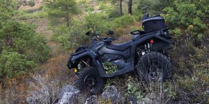 2 gencin bulunduğu ATV araç, 30 metre aşağıya düştü