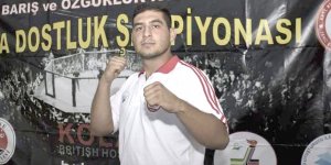 Dövüş sporlarının başarılı ismi;  Ekim Özgüvenli