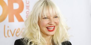 Gizemli Kadın, Sia Kate Isobelle Furler