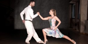 Hayvan Barınağı yararına 2 toplumlu tango