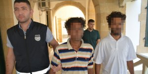 Askerlere yakalandılar  