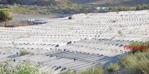 Yüzlerce beton bariyer atıl durumda