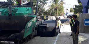 Girne'de asfaltlama çalışmaları sürüyor