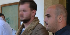 Üniversite öğrencisi araca sopa ile vurdu