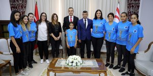 Kadınlar Ligi şampiyonları Meclis'teydi