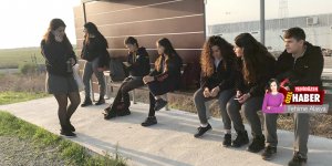 Öğrenciler isyan bayrağını çekti