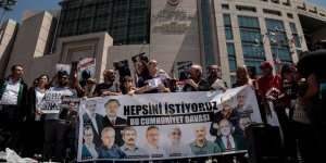 Cumhuriyet Gazetesi davasında Kadri Gürsel'e beraat