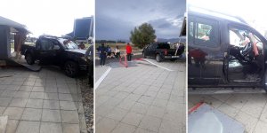 Durakta bekleyen öğrencilere çarptı