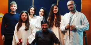 “Dışarısı İçeriden Karanlık” sahne alıyor