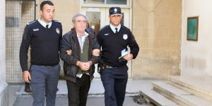 1993 yılından beridir ülkede izinsiz yaşıyor