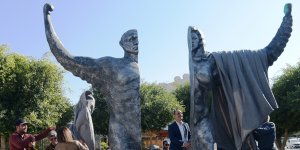 Lefkoşa'da Demokrasi Heykeli açıldı