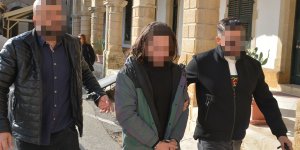 Evinde uyuşturucu ve para bulundu