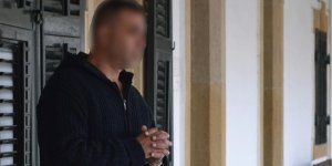 Eşi eve geç geldiği için darp etti