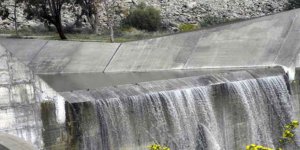 Yeşilyurt’ta su kanalı patladı