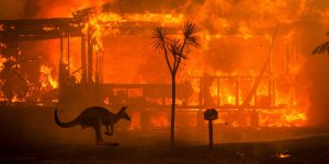 AVUSTRALYA'YA BAKIP KIBRIS'I GÖRMEK