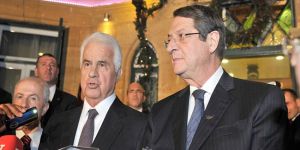 “Gayrı resmi yemekte duvara yumurta attık”