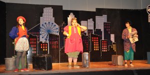 "Otobüs Durağında Üç Bencil" oyunu Güzelyurt'ta sahnelendi