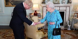 Kraliçe 2. Elizabeth, Brexit yasasına onay verdi