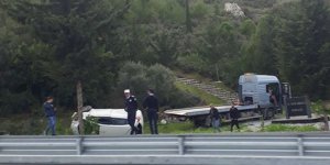 Ağaca çarparak takla attı