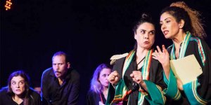 “Yangın Yerinde Kabare” prömiyerini yaptı