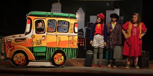 “Otobüs Durağında Üç Bencil” oyunu ücretsiz sahnelenecek