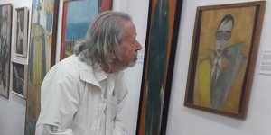 Yıllardan sonra kendi portresine bakabildi