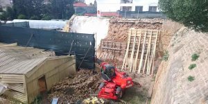 Çöken surların tamiri devam ediyor