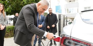 Bir ilk: Otomobil şarj ünitesi açıldı