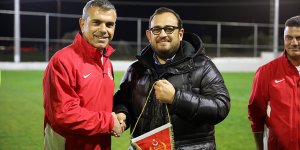 Vekiller ve eski futbolcular maç yaptı