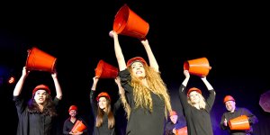 Sahnede direniş var